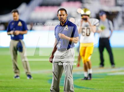 Thumbnail 3 in St. Thomas Aquinas vs. Tampa Bay Tech (FHSAA 7A Final) photogallery.