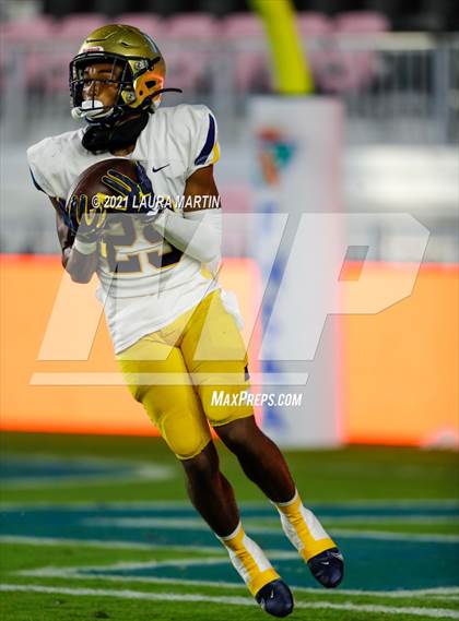 Thumbnail 1 in St. Thomas Aquinas vs. Tampa Bay Tech (FHSAA 7A Final) photogallery.