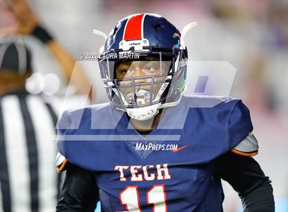 Thumbnail 1 in St. Thomas Aquinas vs. Tampa Bay Tech (FHSAA 7A Final) photogallery.