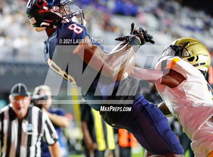 Thumbnail 3 in St. Thomas Aquinas vs. Tampa Bay Tech (FHSAA 7A Final) photogallery.