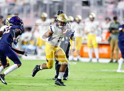 Thumbnail 1 in St. Thomas Aquinas vs. Tampa Bay Tech (FHSAA 7A Final) photogallery.