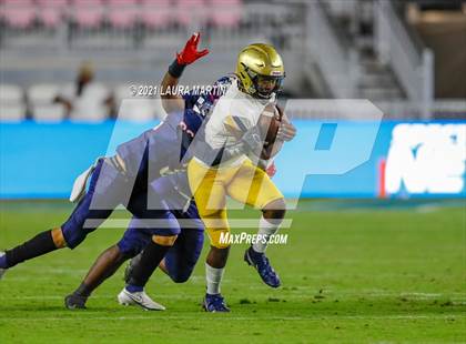 Thumbnail 1 in St. Thomas Aquinas vs. Tampa Bay Tech (FHSAA 7A Final) photogallery.
