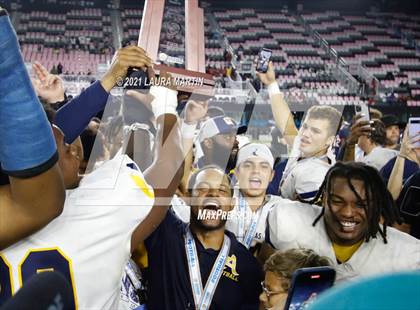 Thumbnail 1 in St. Thomas Aquinas vs. Tampa Bay Tech (FHSAA 7A Final) photogallery.