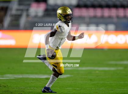 Thumbnail 2 in St. Thomas Aquinas vs. Tampa Bay Tech (FHSAA 7A Final) photogallery.