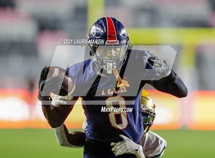 Thumbnail 1 in St. Thomas Aquinas vs. Tampa Bay Tech (FHSAA 7A Final) photogallery.