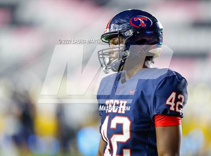 Thumbnail 2 in St. Thomas Aquinas vs. Tampa Bay Tech (FHSAA 7A Final) photogallery.