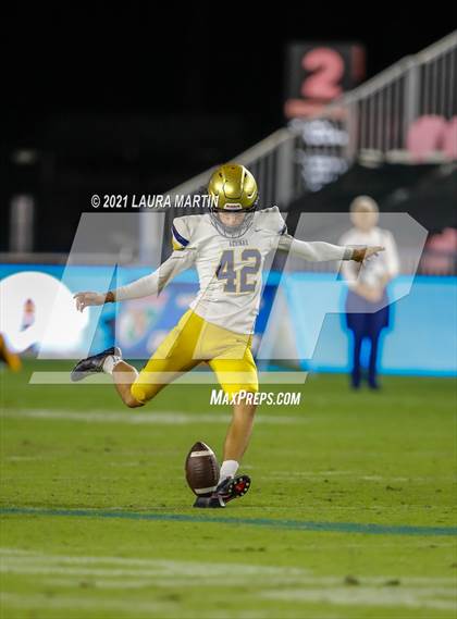 Thumbnail 3 in St. Thomas Aquinas vs. Tampa Bay Tech (FHSAA 7A Final) photogallery.
