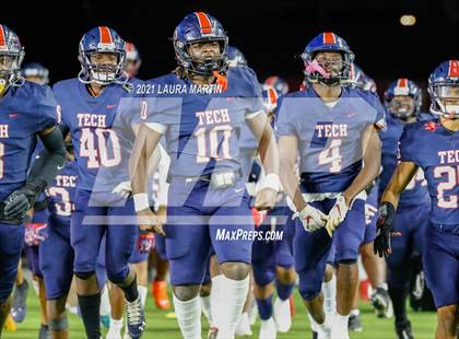 Thumbnail 2 in St. Thomas Aquinas vs. Tampa Bay Tech (FHSAA 7A Final) photogallery.