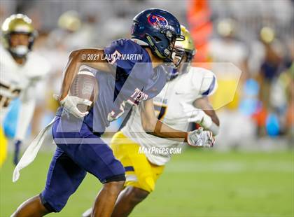 Thumbnail 1 in St. Thomas Aquinas vs. Tampa Bay Tech (FHSAA 7A Final) photogallery.