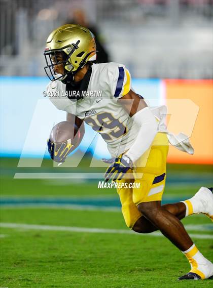 Thumbnail 2 in St. Thomas Aquinas vs. Tampa Bay Tech (FHSAA 7A Final) photogallery.