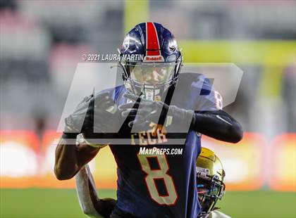 Thumbnail 2 in St. Thomas Aquinas vs. Tampa Bay Tech (FHSAA 7A Final) photogallery.