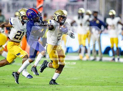 Thumbnail 1 in St. Thomas Aquinas vs. Tampa Bay Tech (FHSAA 7A Final) photogallery.