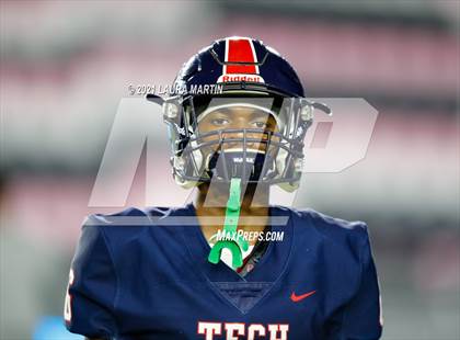 Thumbnail 1 in St. Thomas Aquinas vs. Tampa Bay Tech (FHSAA 7A Final) photogallery.