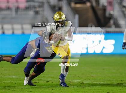 Thumbnail 3 in St. Thomas Aquinas vs. Tampa Bay Tech (FHSAA 7A Final) photogallery.