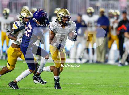 Thumbnail 2 in St. Thomas Aquinas vs. Tampa Bay Tech (FHSAA 7A Final) photogallery.