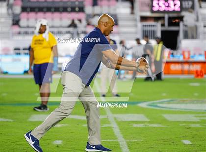 Thumbnail 2 in St. Thomas Aquinas vs. Tampa Bay Tech (FHSAA 7A Final) photogallery.