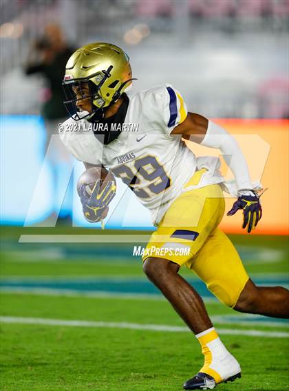 Thumbnail 1 in St. Thomas Aquinas vs. Tampa Bay Tech (FHSAA 7A Final) photogallery.