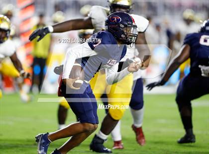 Thumbnail 3 in St. Thomas Aquinas vs. Tampa Bay Tech (FHSAA 7A Final) photogallery.