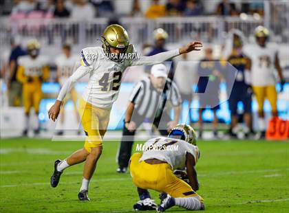 Thumbnail 2 in St. Thomas Aquinas vs. Tampa Bay Tech (FHSAA 7A Final) photogallery.