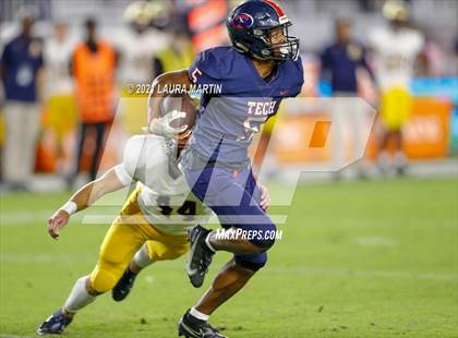 Thumbnail 2 in St. Thomas Aquinas vs. Tampa Bay Tech (FHSAA 7A Final) photogallery.