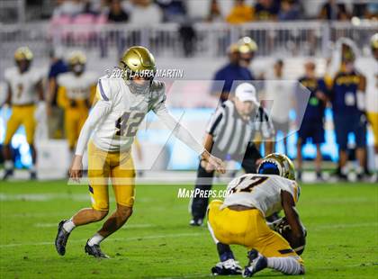 Thumbnail 1 in St. Thomas Aquinas vs. Tampa Bay Tech (FHSAA 7A Final) photogallery.