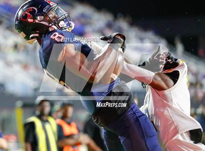 Thumbnail 2 in St. Thomas Aquinas vs. Tampa Bay Tech (FHSAA 7A Final) photogallery.