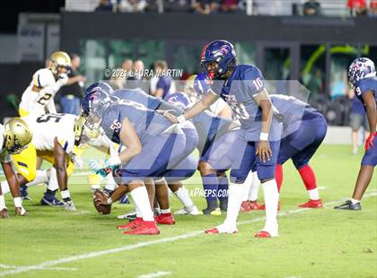 Thumbnail 2 in St. Thomas Aquinas vs. Tampa Bay Tech (FHSAA 7A Final) photogallery.