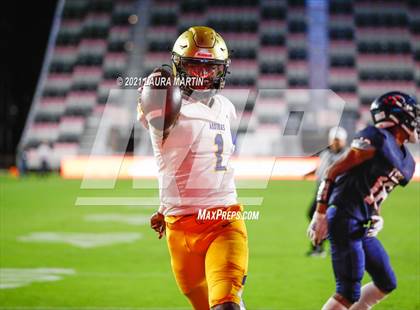 Thumbnail 3 in St. Thomas Aquinas vs. Tampa Bay Tech (FHSAA 7A Final) photogallery.