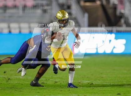 Thumbnail 2 in St. Thomas Aquinas vs. Tampa Bay Tech (FHSAA 7A Final) photogallery.