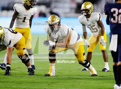 Thumbnail 3 in St. Thomas Aquinas vs. Tampa Bay Tech (FHSAA 7A Final) photogallery.