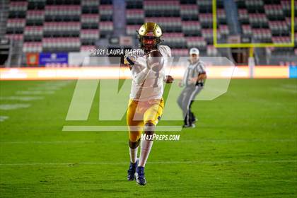 Thumbnail 2 in St. Thomas Aquinas vs. Tampa Bay Tech (FHSAA 7A Final) photogallery.