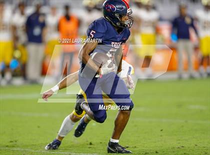 Thumbnail 1 in St. Thomas Aquinas vs. Tampa Bay Tech (FHSAA 7A Final) photogallery.