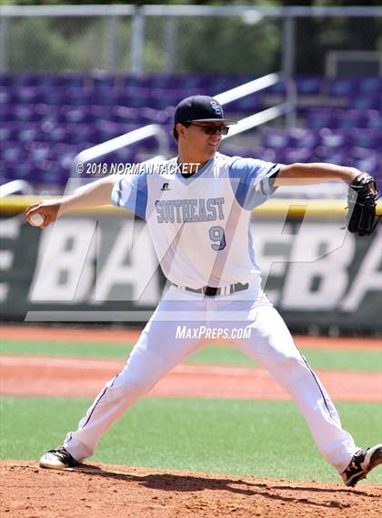 Thumbnail 3 in Southeast vs. Sabetha (KSHSAA 3A Quarterfinal) photogallery.