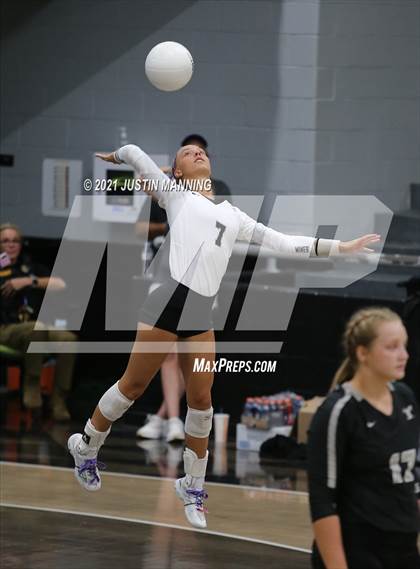 Thumbnail 3 in Sheridan @ Bauxite photogallery.