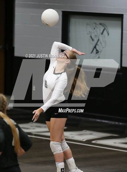 Thumbnail 2 in Sheridan @ Bauxite photogallery.