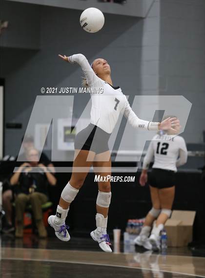 Thumbnail 3 in Sheridan @ Bauxite photogallery.
