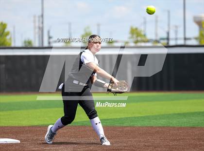 Thumbnail 1 in The Colony vs. Heritage (UIL 5A Bi-district) photogallery.