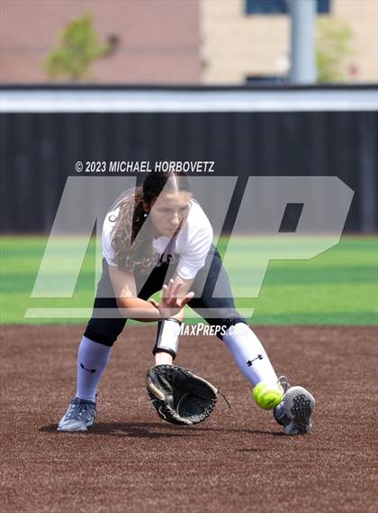 Thumbnail 2 in The Colony vs. Heritage (UIL 5A Bi-district) photogallery.