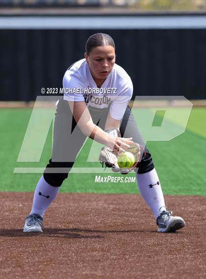 Thumbnail 1 in The Colony vs. Heritage (UIL 5A Bi-district) photogallery.