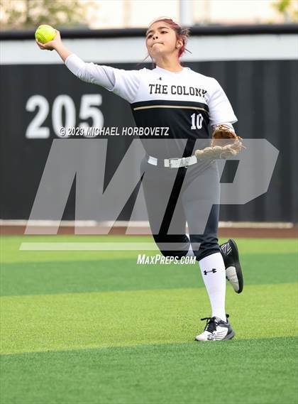 Thumbnail 2 in The Colony vs. Heritage (UIL 5A Bi-district) photogallery.
