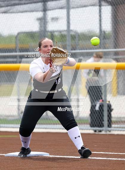 Thumbnail 2 in The Colony vs. Heritage (UIL 5A Bi-district) photogallery.