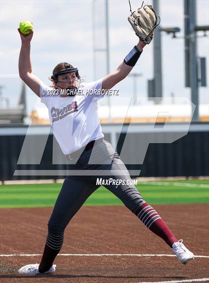 Thumbnail 3 in The Colony vs. Heritage (UIL 5A Bi-district) photogallery.