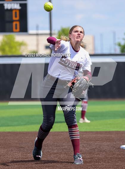Thumbnail 3 in The Colony vs. Heritage (UIL 5A Bi-district) photogallery.