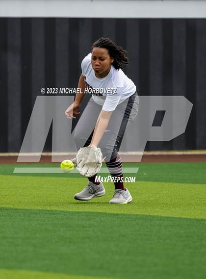 Thumbnail 2 in The Colony vs. Heritage (UIL 5A Bi-district) photogallery.