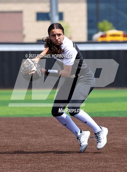 Thumbnail 3 in The Colony vs. Heritage (UIL 5A Bi-district) photogallery.