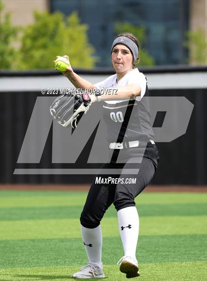 Thumbnail 3 in The Colony vs. Heritage (UIL 5A Bi-district) photogallery.