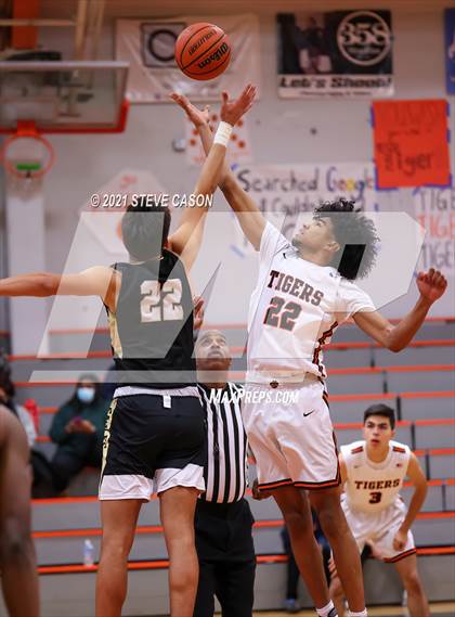 Thumbnail 3 in Enochs vs Roseville (Tiger Classic) photogallery.