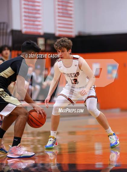 Thumbnail 3 in Enochs vs Roseville (Tiger Classic) photogallery.