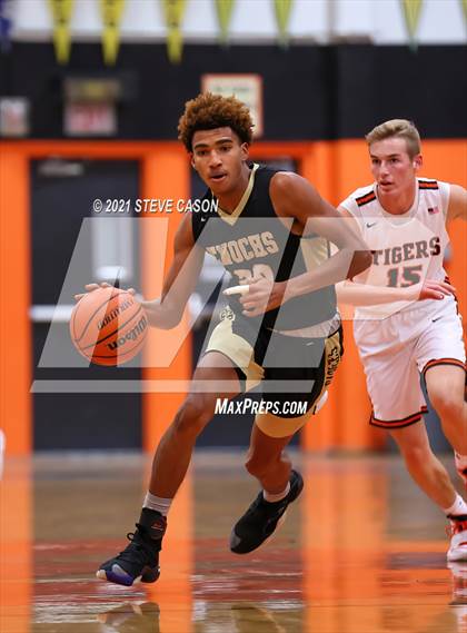 Thumbnail 3 in Enochs vs Roseville (Tiger Classic) photogallery.