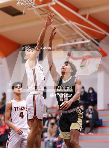 Thumbnail 3 in Enochs vs Roseville (Tiger Classic) photogallery.